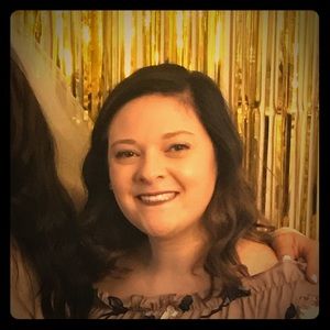 Meet your Posher, Lora